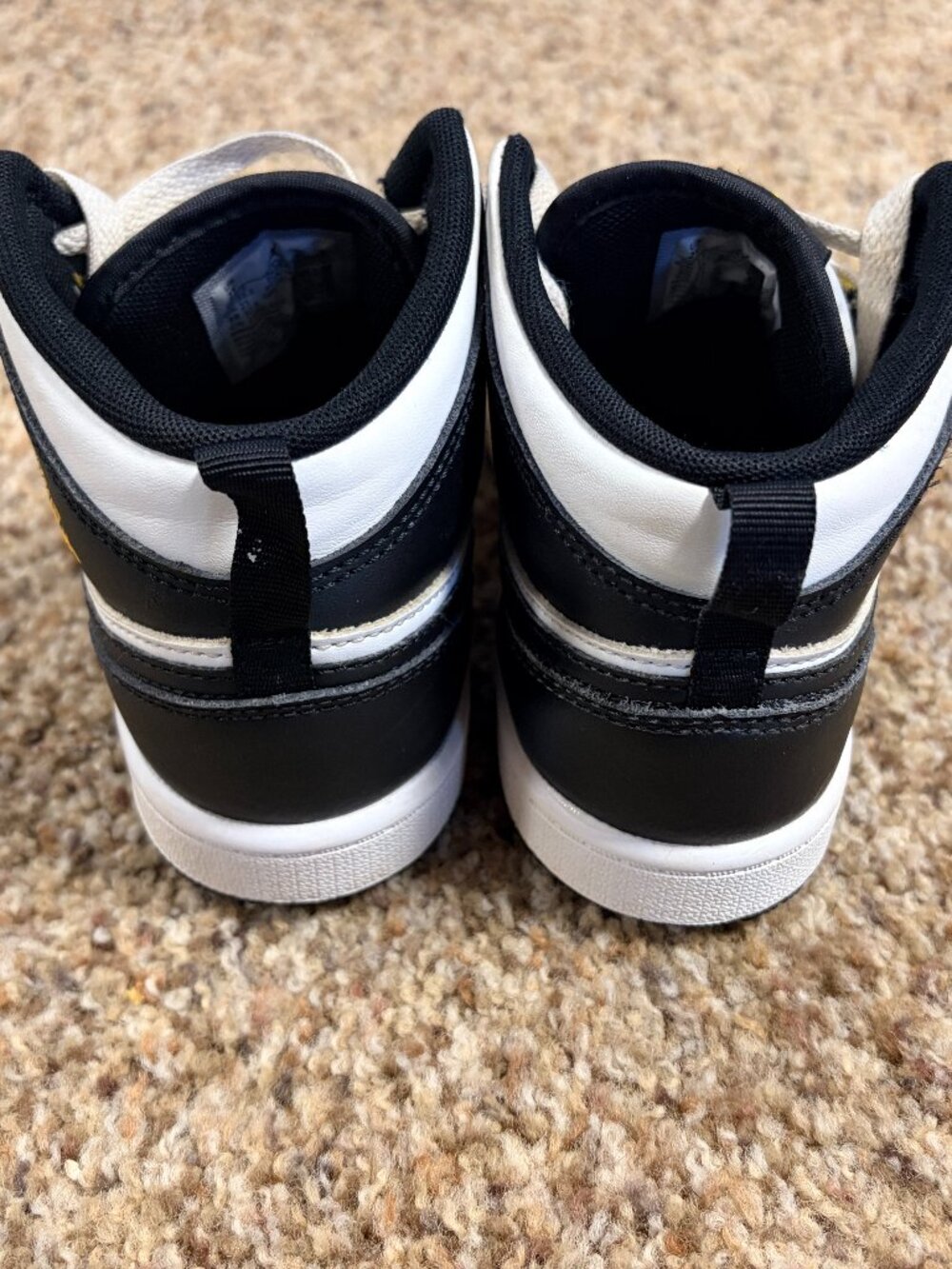Kids Nike Air Jordan Mid 1 Sneakers Preowned - White/Black/Gold - Size 2Y - 2205 - Picture 2 of 6